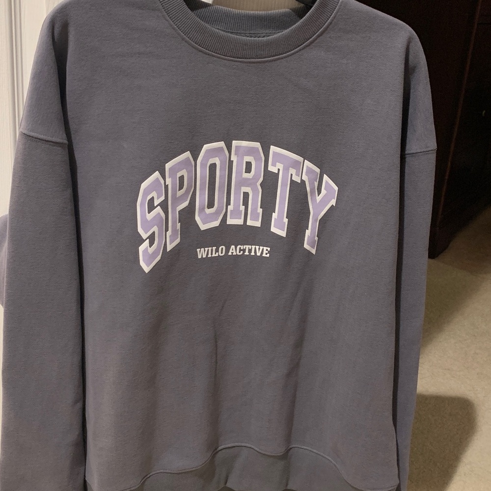 NEW!! WILO Sweatshirt and Shorts Outfit - Picture 5 of 6